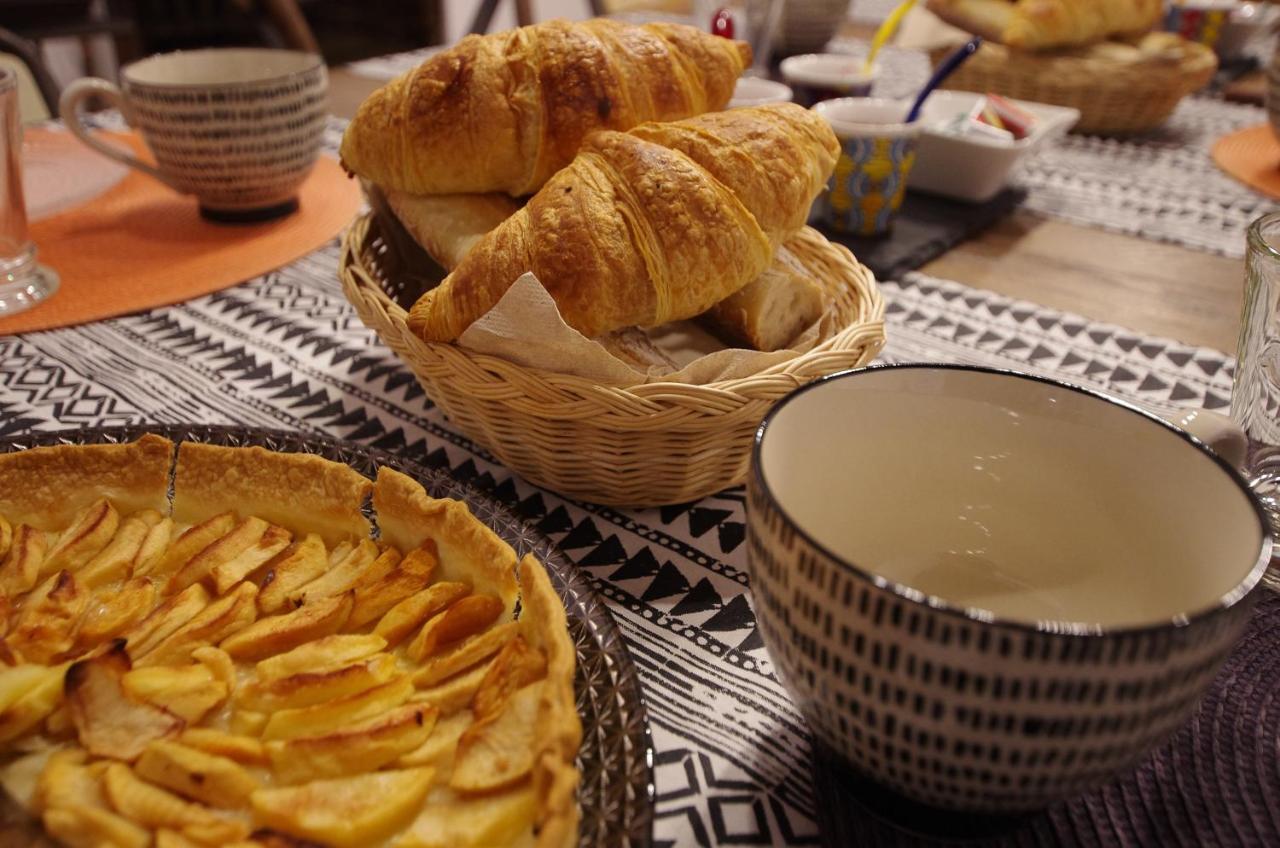 Logis Saint Leonard Bed & Breakfast Dompierre-sur-Mer ภายนอก รูปภาพ