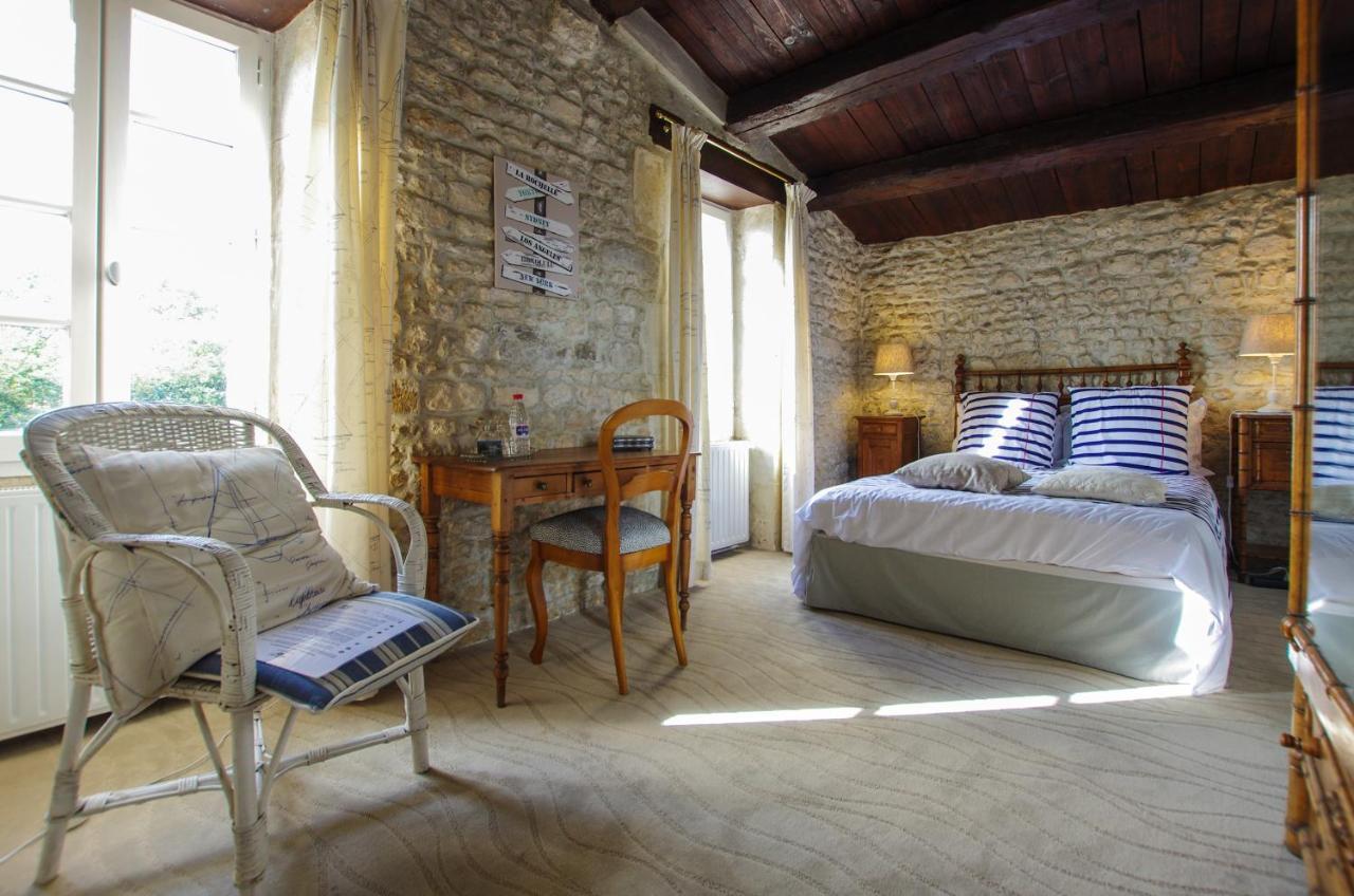 Logis Saint Leonard Bed & Breakfast Dompierre-sur-Mer ภายนอก รูปภาพ