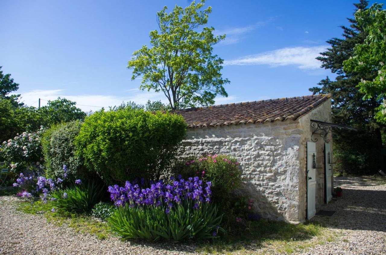 Logis Saint Leonard Bed & Breakfast Dompierre-sur-Mer ภายนอก รูปภาพ