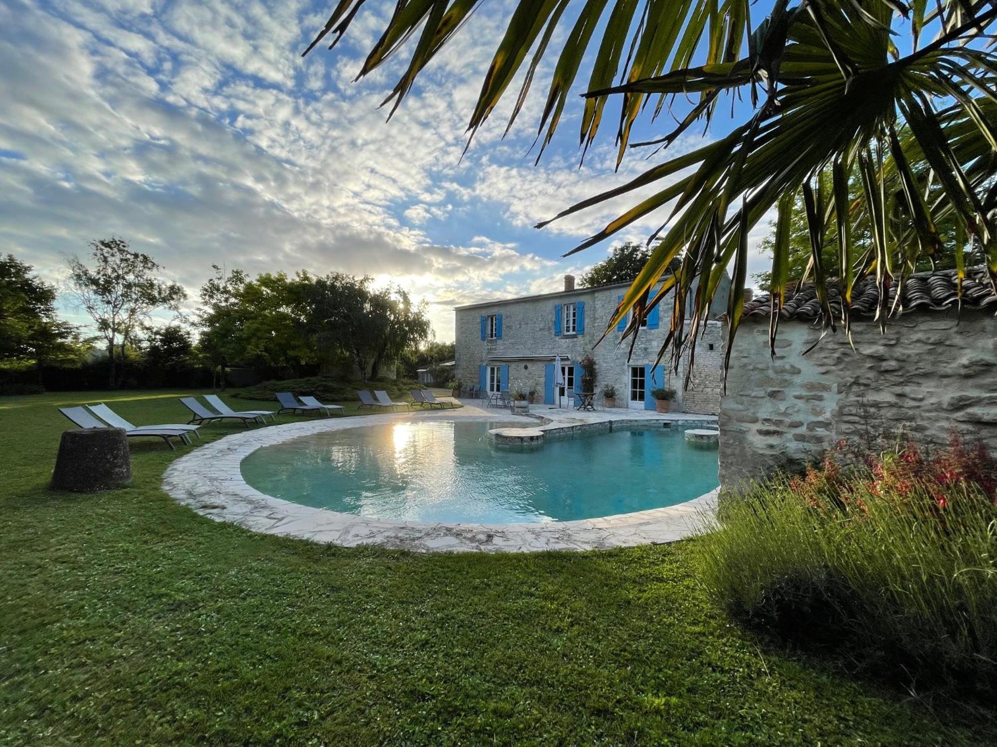 Logis Saint Leonard Bed & Breakfast Dompierre-sur-Mer ภายนอก รูปภาพ